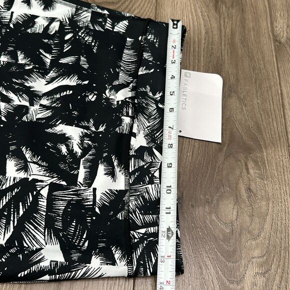 Fabletics Cora Skirt High Rise Compression Black White‎ Palm Print Size Small - Picture 4 of 9